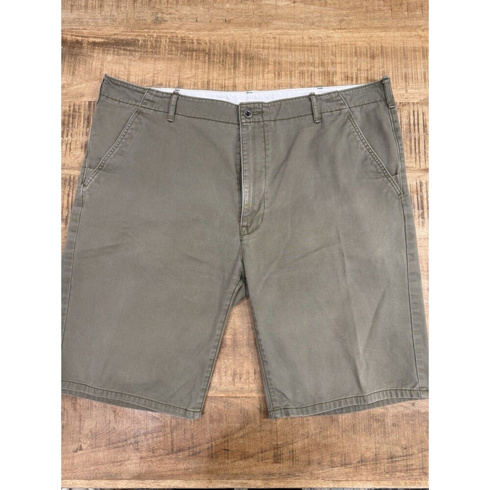 Levi’s Shorts Men’s Green Casual Flat Front Chino‎ Shorts Size 42